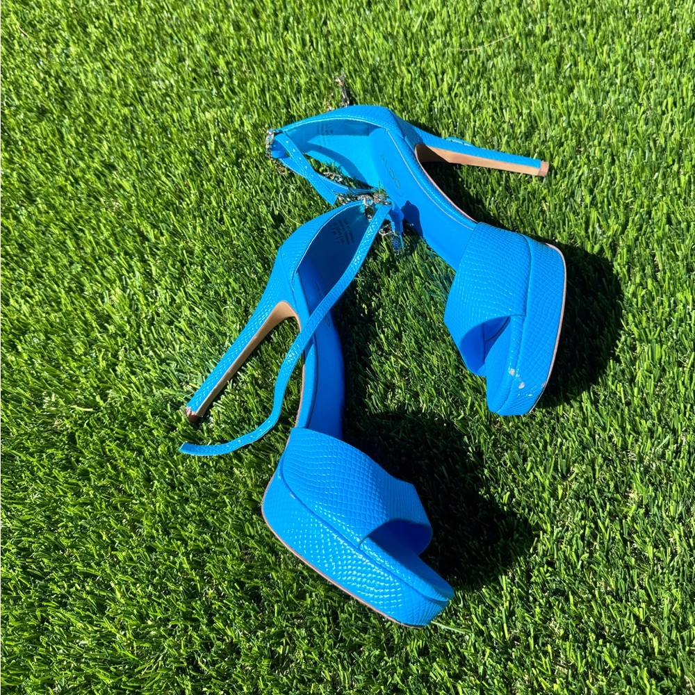 Aldo Blue Peep Toe Heels - Picture 3 of 13